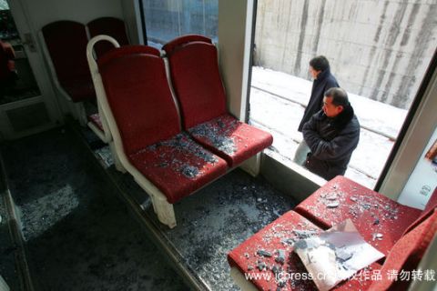 吉林轻轨客车与救援车追尾致46人受伤